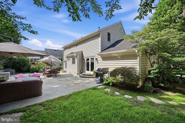 9102 BLUE JUG LNDG, Burke, VA 22015
