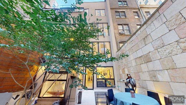 238 W 74th Street House, New York City, NY 10023