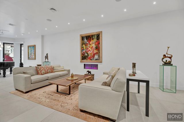 238 W 74th Street House, New York City, NY 10023