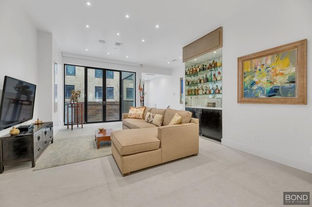 238 W 74th Street House, New York City, NY 10023