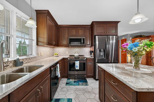 118 River Road, Manchester, NH 03104