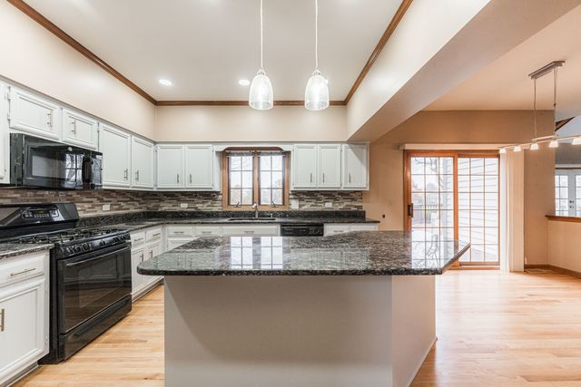 3432 Caine Drive, Naperville, IL 60564