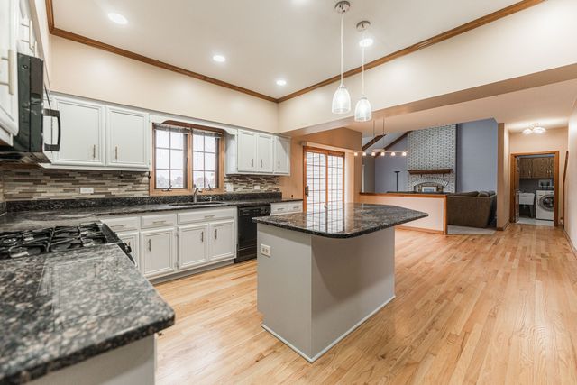 3432 Caine Drive, Naperville, IL 60564