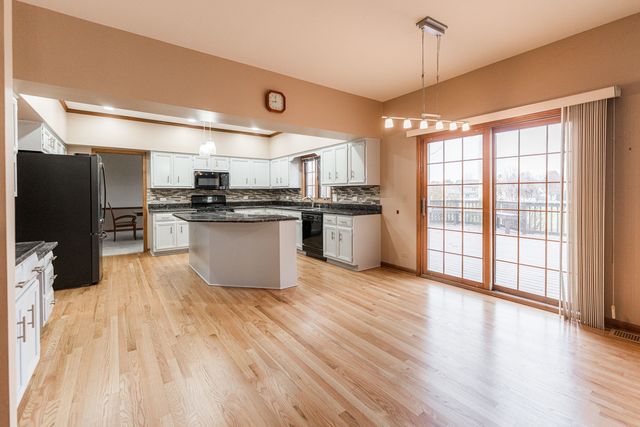 3432 Caine Drive, Naperville, IL 60564