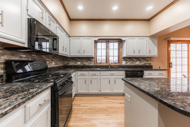 3432 Caine Drive, Naperville, IL 60564