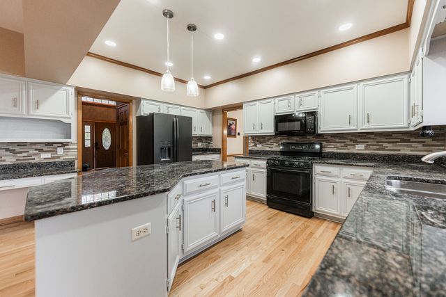 3432 Caine Drive, Naperville, IL 60564