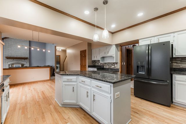 3432 Caine Drive, Naperville, IL 60564