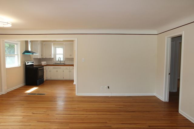 23541 Meadowlark Avenue, Oak Park, MI 48237