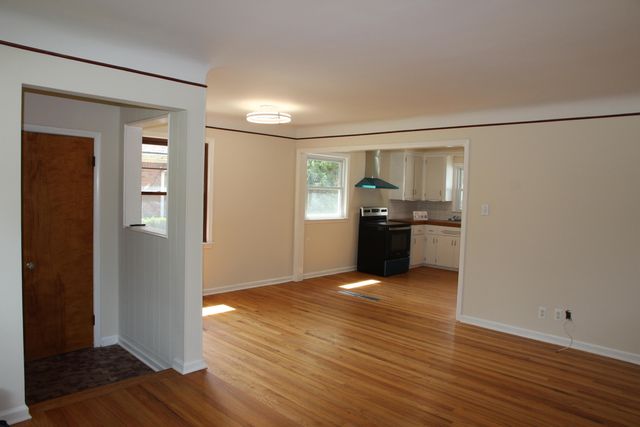 23541 Meadowlark Avenue, Oak Park, MI 48237