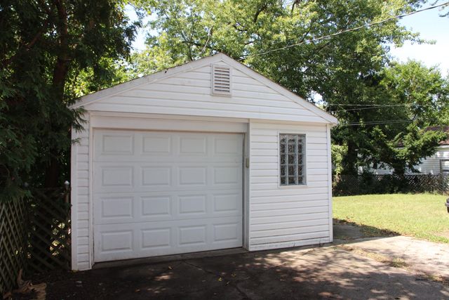 23541 Meadowlark Avenue, Oak Park, MI 48237