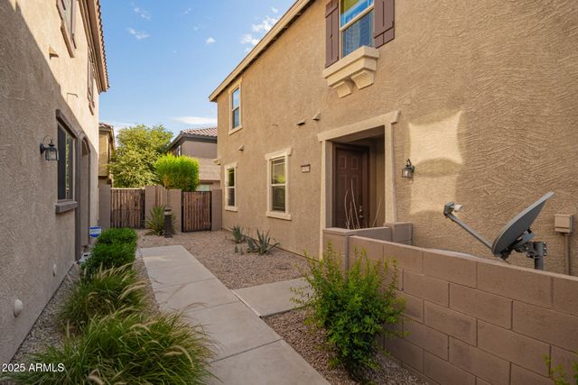 8119 W LYNWOOD Street, Phoenix, AZ 85043