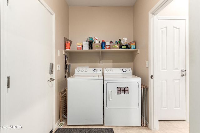 8119 W LYNWOOD Street, Phoenix, AZ 85043