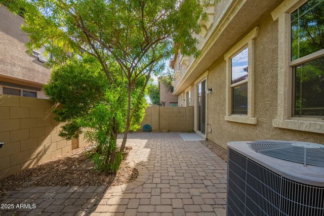 8119 W LYNWOOD Street, Phoenix, AZ 85043