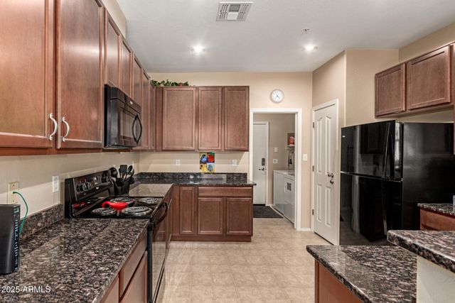 8119 W LYNWOOD Street, Phoenix, AZ 85043