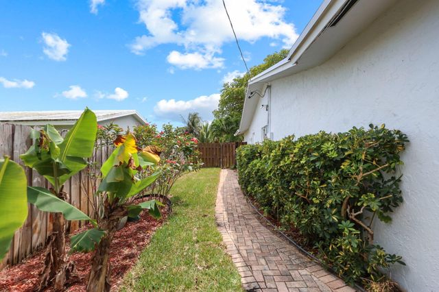 513 CURLEW Road, Delray Beach, FL 33444