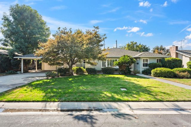 1613 W Meadow Avenue, Visalia, CA 93277