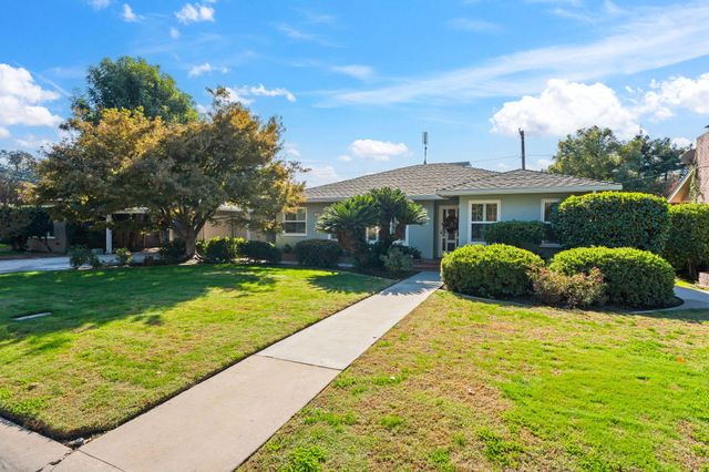 1613 W Meadow Avenue, Visalia, CA 93277