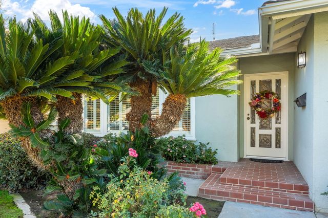 1613 W Meadow Avenue, Visalia, CA 93277