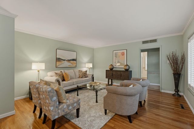 1613 W Meadow Avenue, Visalia, CA 93277