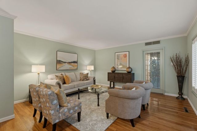 1613 W Meadow Avenue, Visalia, CA 93277