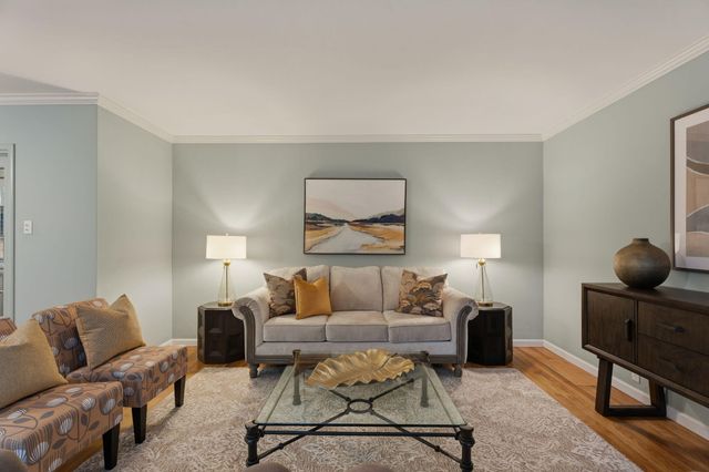 1613 W Meadow Avenue, Visalia, CA 93277