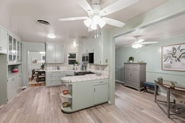 1613 W Meadow Avenue, Visalia, CA 93277