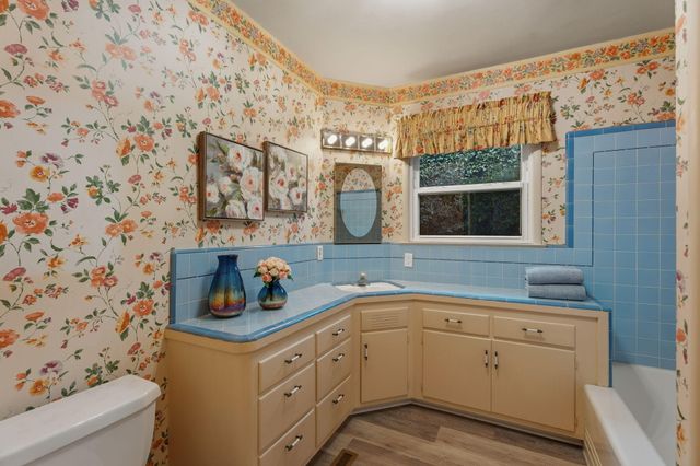 1613 W Meadow Avenue, Visalia, CA 93277