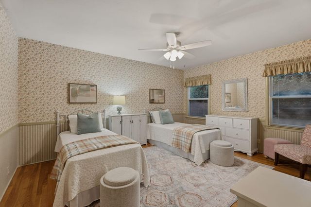 1613 W Meadow Avenue, Visalia, CA 93277