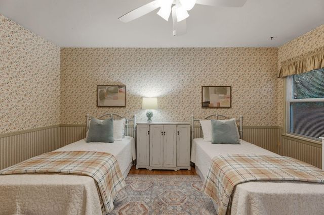 1613 W Meadow Avenue, Visalia, CA 93277