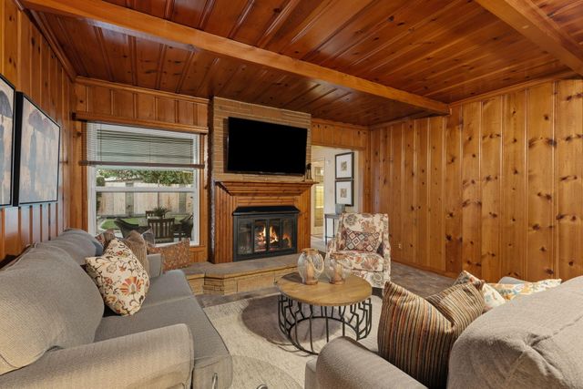 1613 W Meadow Avenue, Visalia, CA 93277