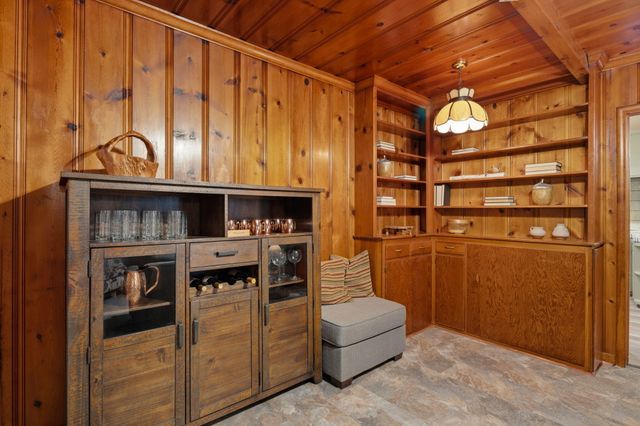 1613 W Meadow Avenue, Visalia, CA 93277