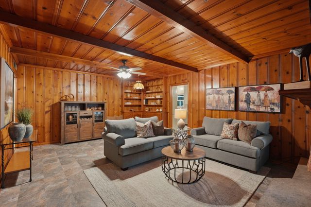 1613 W Meadow Avenue, Visalia, CA 93277