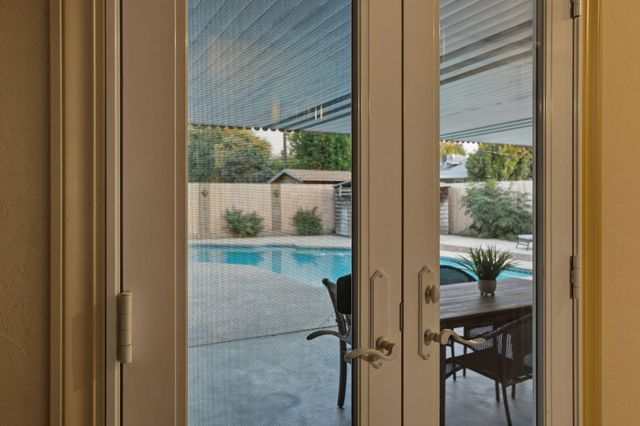 1613 W Meadow Avenue, Visalia, CA 93277