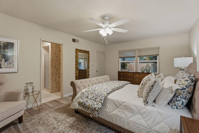 1613 W Meadow Avenue, Visalia, CA 93277