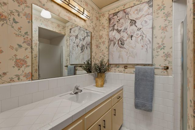 1613 W Meadow Avenue, Visalia, CA 93277