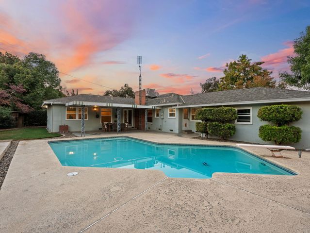 1613 W Meadow Avenue, Visalia, CA 93277