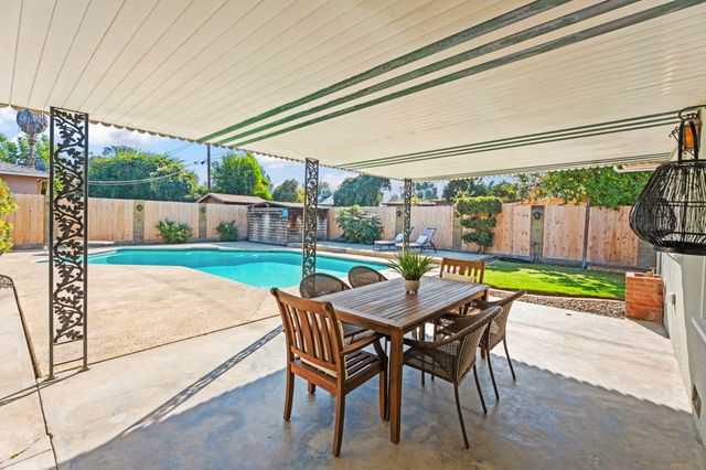 1613 W Meadow Avenue, Visalia, CA 93277