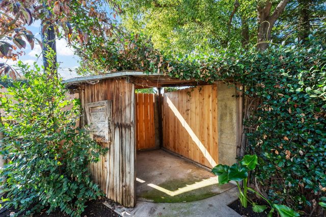 1613 W Meadow Avenue, Visalia, CA 93277