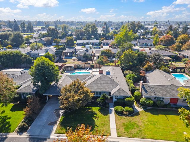 1613 W Meadow Avenue, Visalia, CA 93277