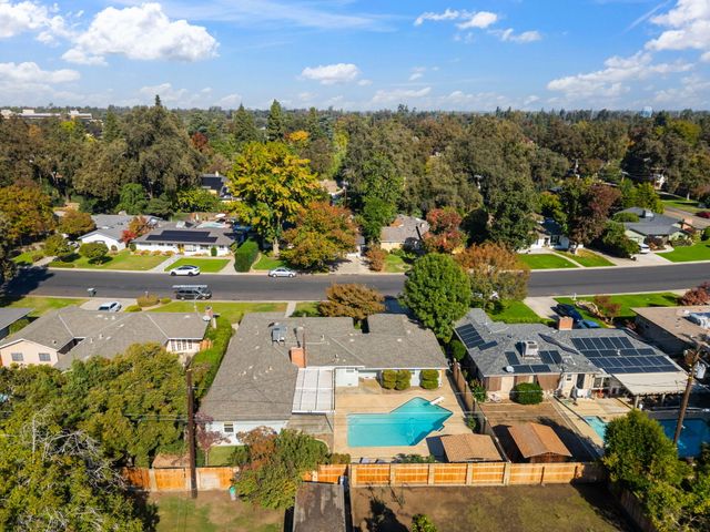 1613 W Meadow Avenue, Visalia, CA 93277