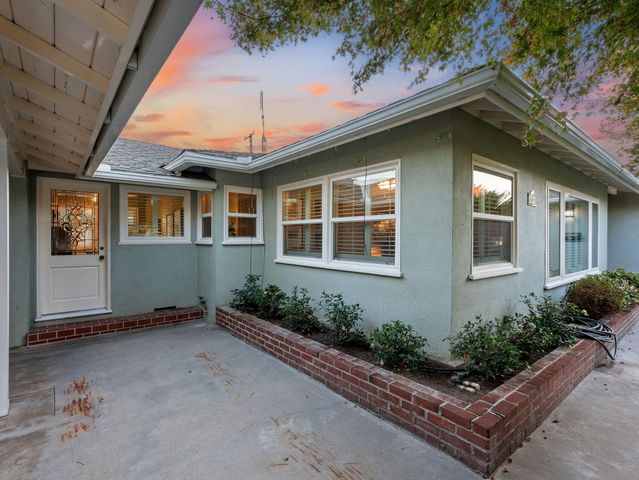 1613 W Meadow Avenue, Visalia, CA 93277