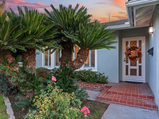 1613 W Meadow Avenue, Visalia, CA 93277