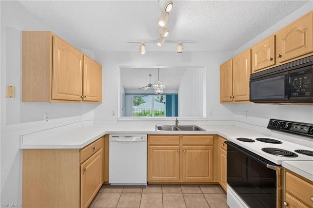 768 Landover CIR 203, Naples, FL 34104