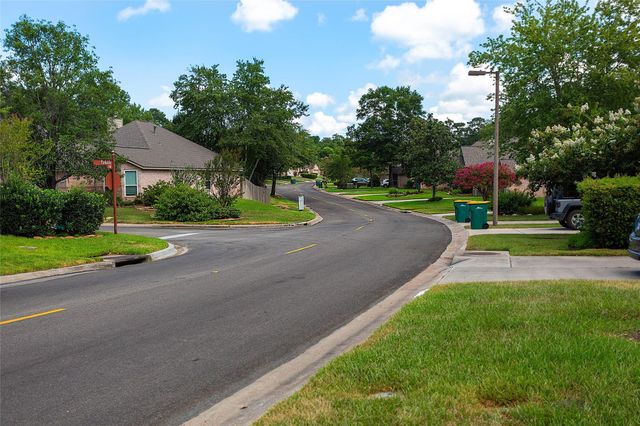 10486 Parkside Drive, Willis, TX 77318