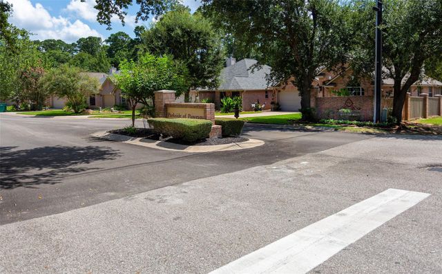 10486 Parkside Drive, Willis, TX 77318