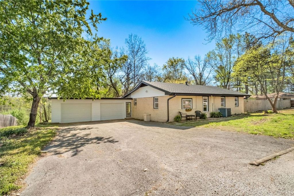 1280 Coler Drive, Pea Ridge, AR 72751