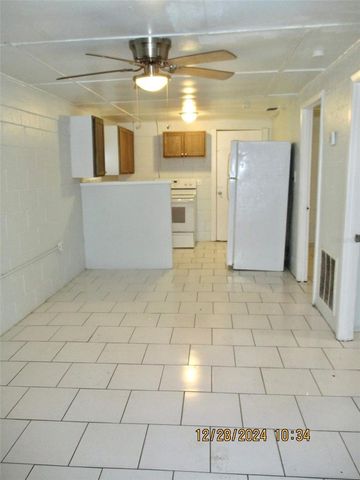 1006 S CLARA AVENUE, Deland, FL 32720