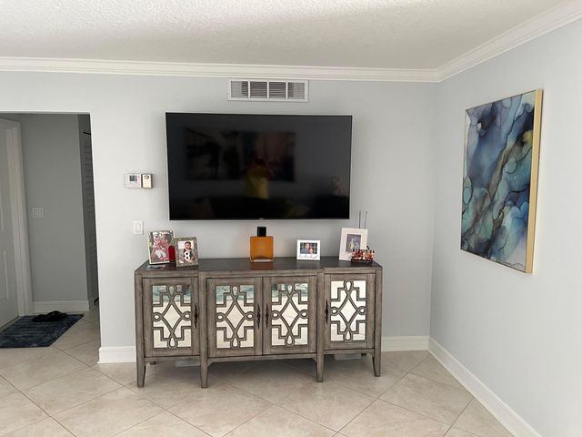 9 Colonial Club Drive 102, Boynton Beach, FL 33435