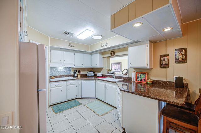 2246 N NICKLAUS Drive, Mesa, AZ 85215