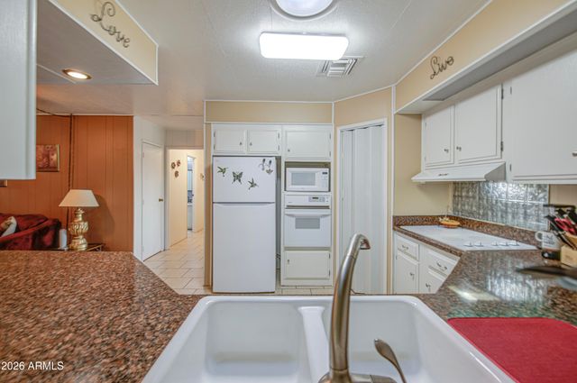 2246 N NICKLAUS Drive, Mesa, AZ 85215